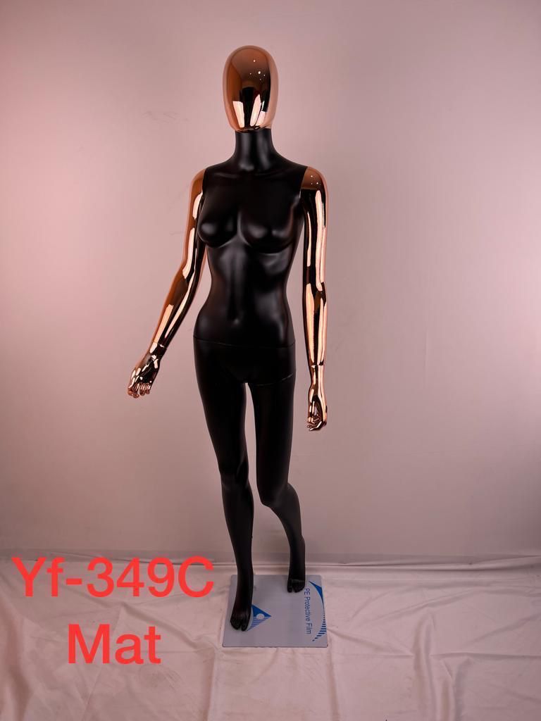 Mannequin femme en polyester noir MATTE, tête et main en rose gold , porte la taille S-M YF-349CMAT