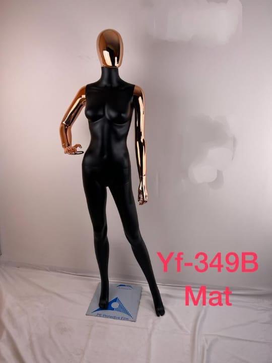 Mannequin femme en polyester BLACK MATTE, tête et main en rose gold , porte la taille S-M YF-349BMAT