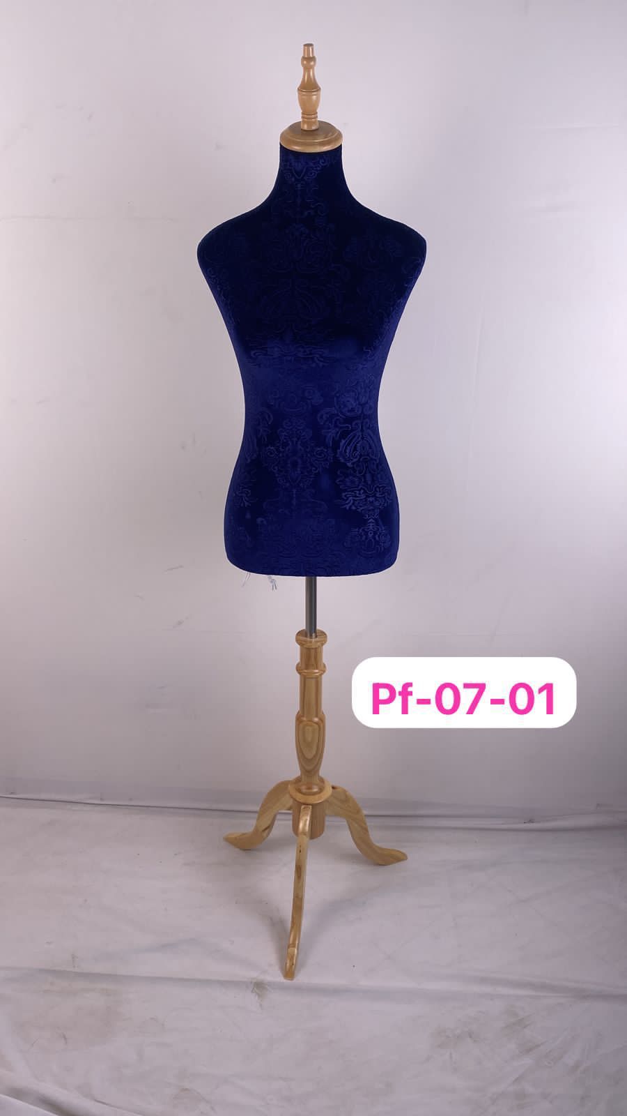 MANEQUIN TAILLEUR FEMME/SUPPORT BOIS CLAIR PF-07-1
