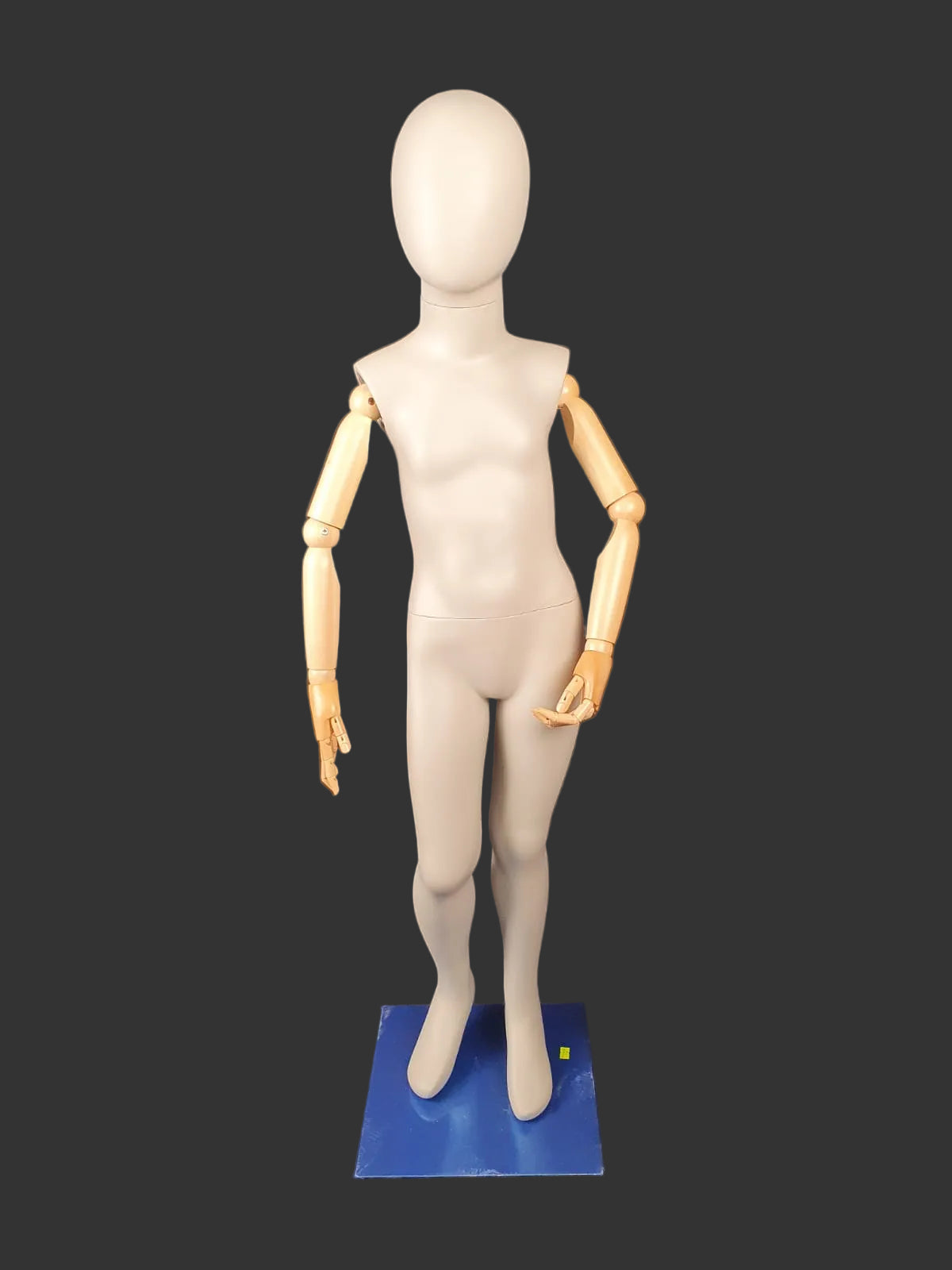 MANNEQUIN ENFANT EN POLYSTER BEIGE ET BRAS BOIS 120CM YF-FWG01