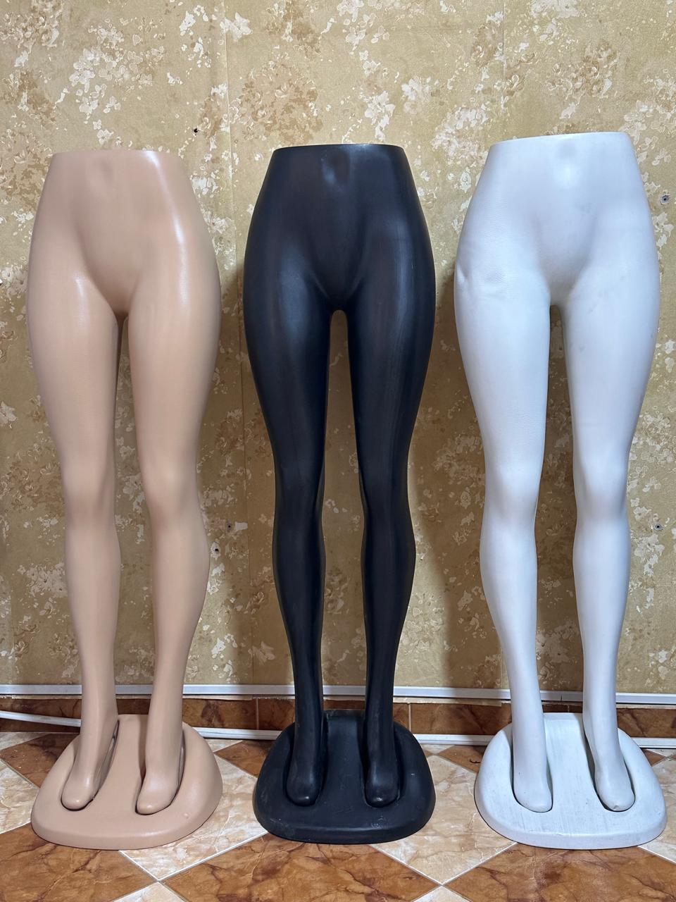 Pantalon femme en plastique couleur noir avec support plastique