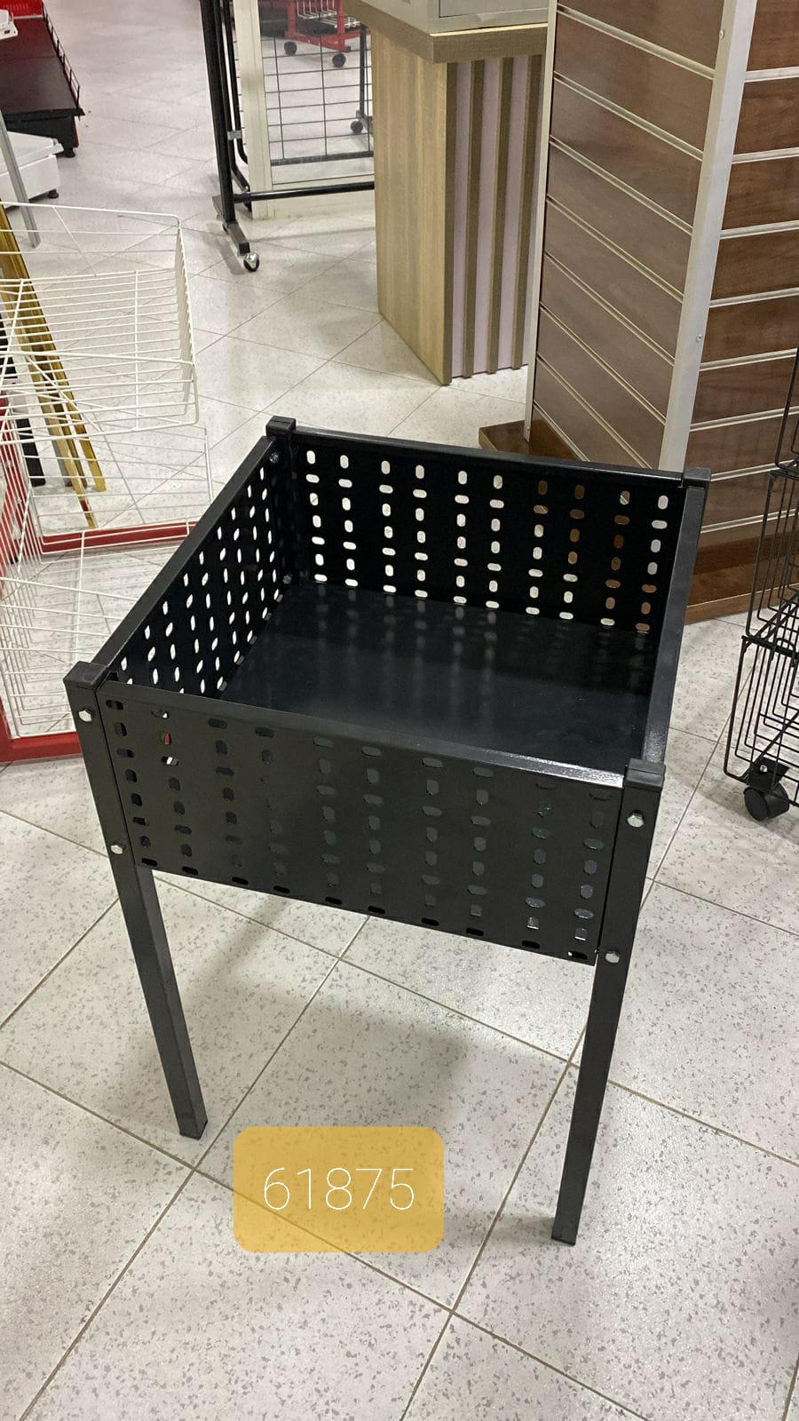 Panier metalique pour les soldes