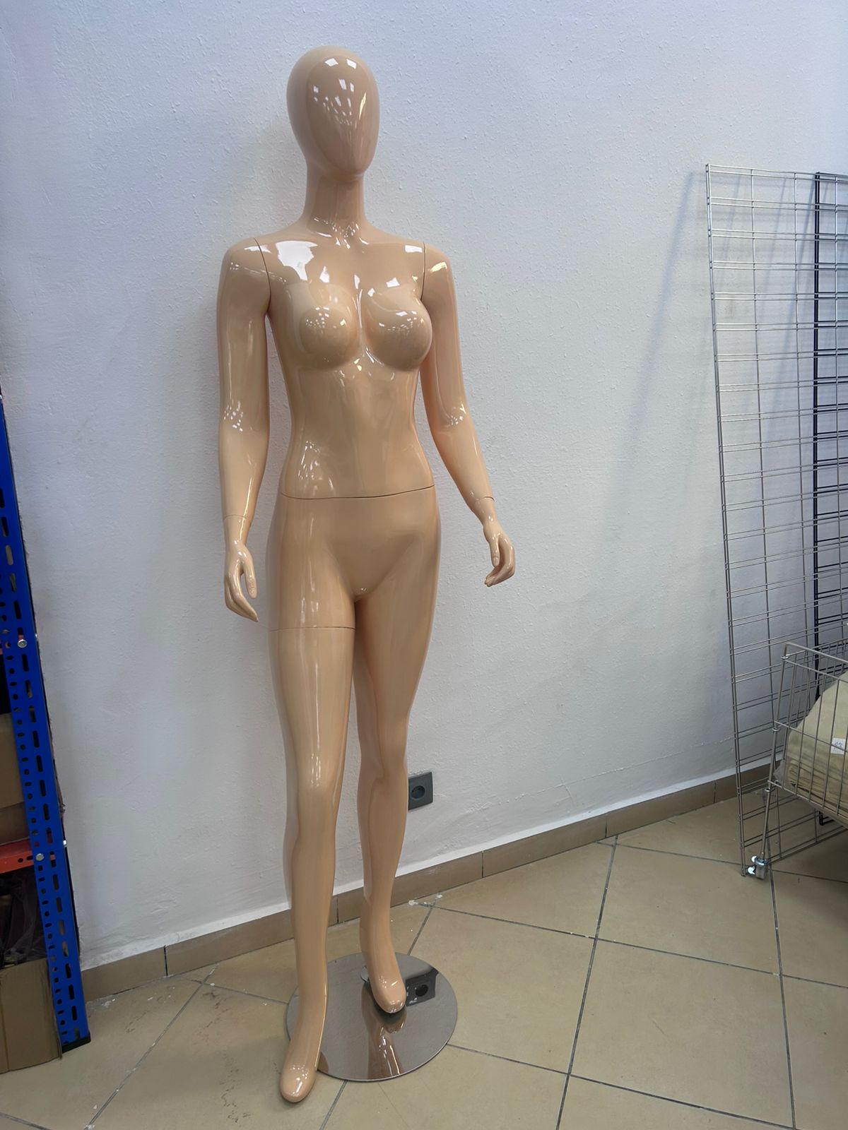 Mannequin femme en polyster Taille M-L