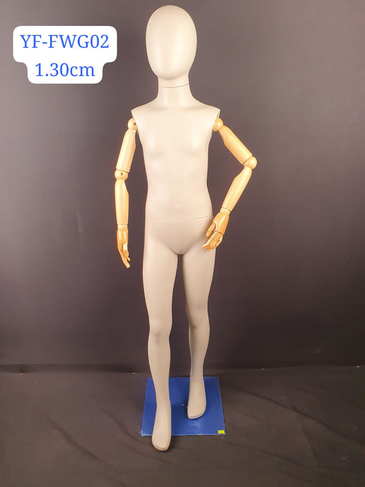 MANNEQUIN ENFANT EN POLYSTER BEIGE ET BRAS BOIS 130CM YF-FWG02