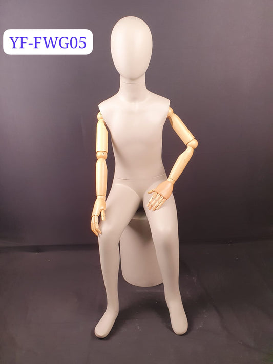 MANNEQUIN ENFANT EN POLYSTER BEIGE ET BRAS BOIS  YF-FWG05