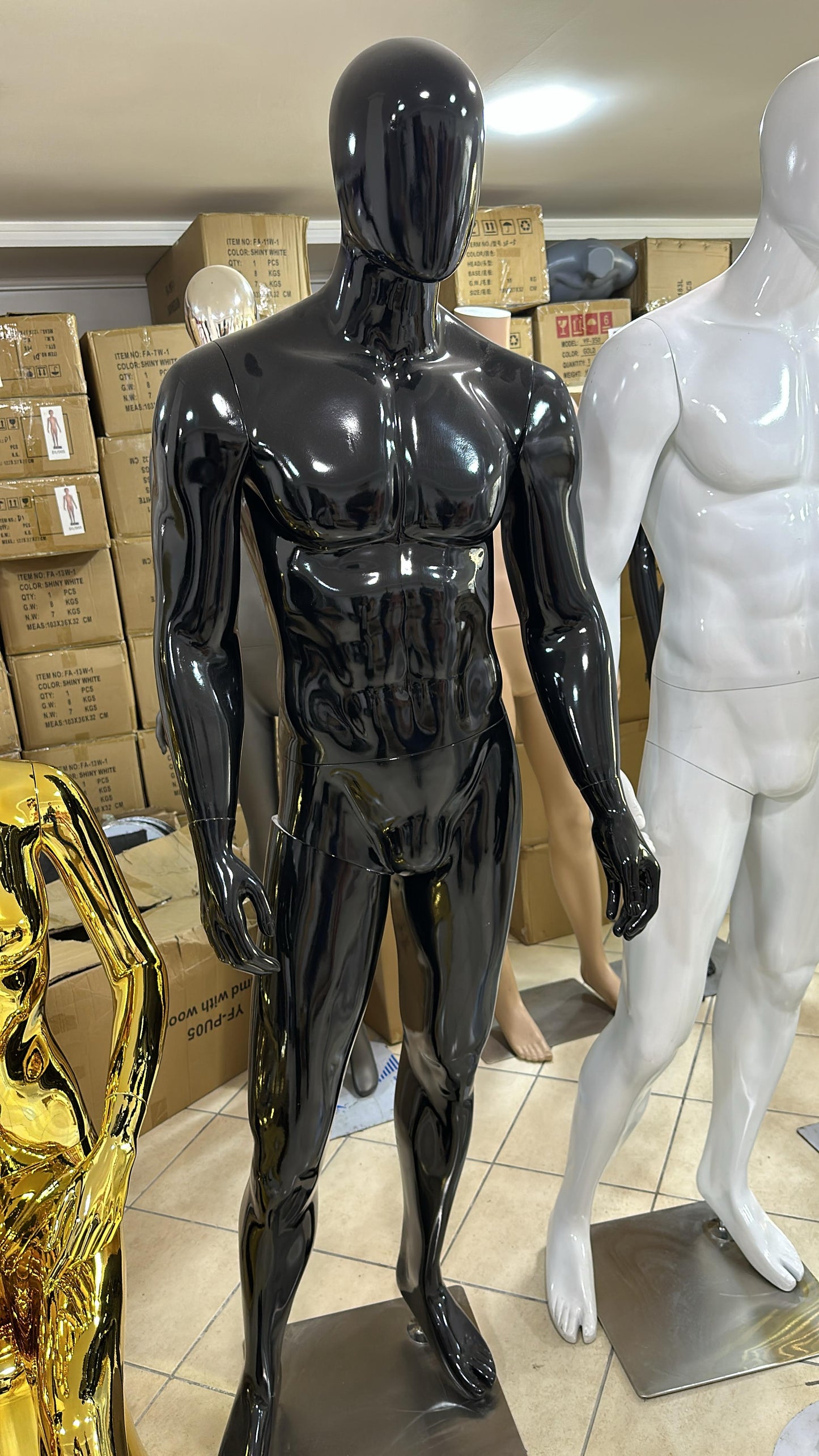 MANEQUIN HOMME FIBRE GLASS BRIGHT BLACK YF-201