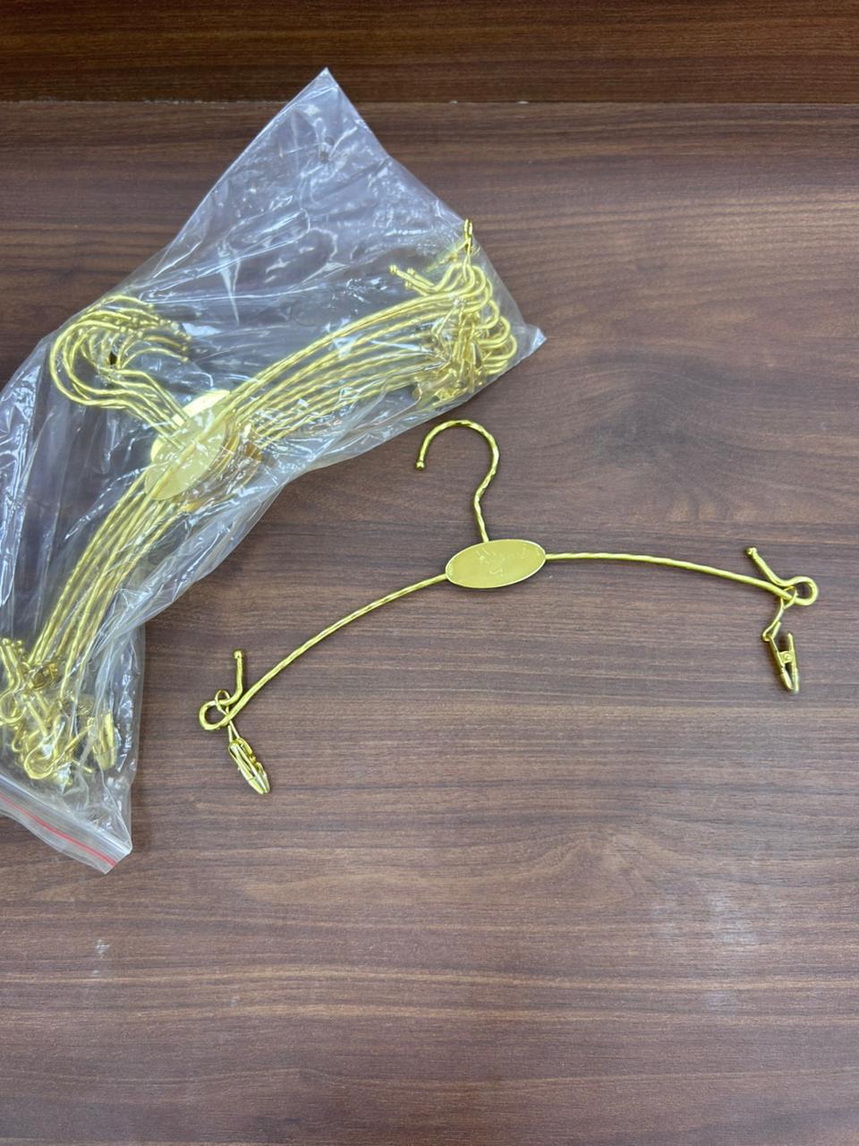 Cintre avec crocher en Gold 10 Pièces